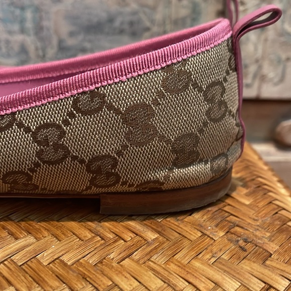 EUC GUCCI Canvas Monogrammed Flats with Pink Trim/Bow Sz 41 with Dustbag - Picture 6 of 13